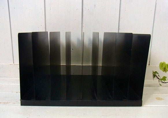 工業系の仕切り付き・黒色・メタル製・ヴィンテージ・書類スタンド/ブックスタンド USA