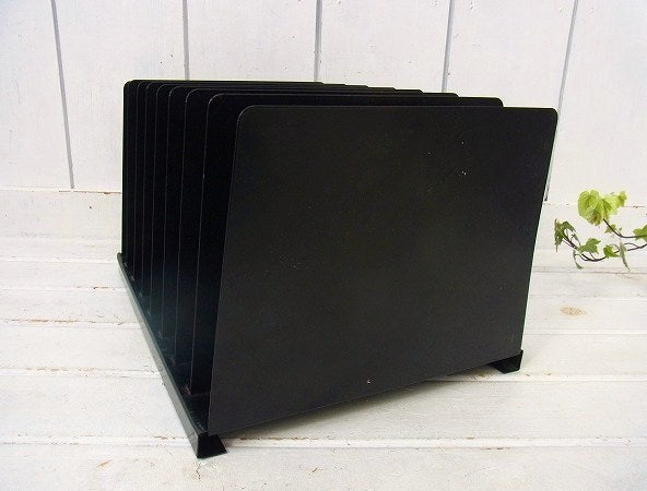 工業系の仕切り付き・黒色・メタル製・ヴィンテージ・書類スタンド/ブックスタンド USA