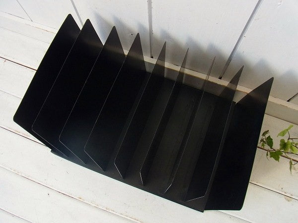工業系の仕切り付き・黒色・メタル製・ヴィンテージ・書類スタンド/ブックスタンド USA