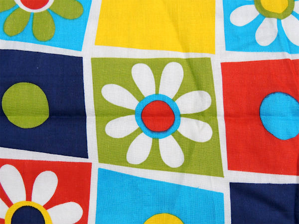 USA・カラフルポップなフラワーパッチワーク柄・デッドストック・ヴィンテージ・ファブリック/生地