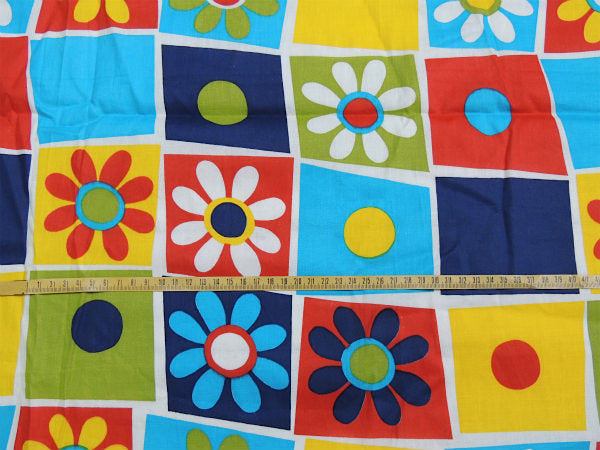 USA・カラフルポップなフラワーパッチワーク柄・デッドストック・ヴィンテージ・ファブリック/生地