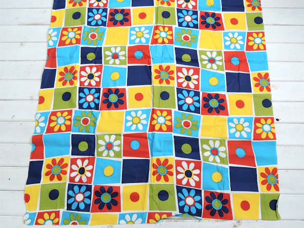 USA・カラフルポップなフラワーパッチワーク柄・デッドストック・ヴィンテージ・ファブリック/生地