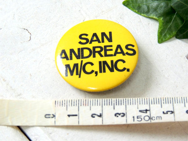SAN ANDREAS M/C INC ・アドバタイジング・ヴィンテージ・缶バッジ・イエロー