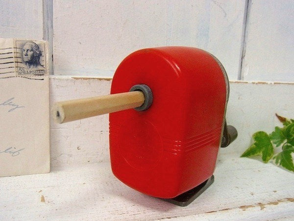 【Apsco】STAR・赤色の小さなアンティーク・ペンシルシャープナー/鉛筆削り USA