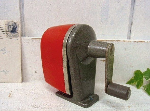 【Apsco】STAR・赤色の小さなアンティーク・ペンシルシャープナー/鉛筆削り USA