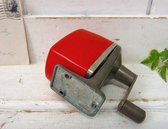 【Apsco】STAR・赤色の小さなアンティーク・ペンシルシャープナー/鉛筆削り USA