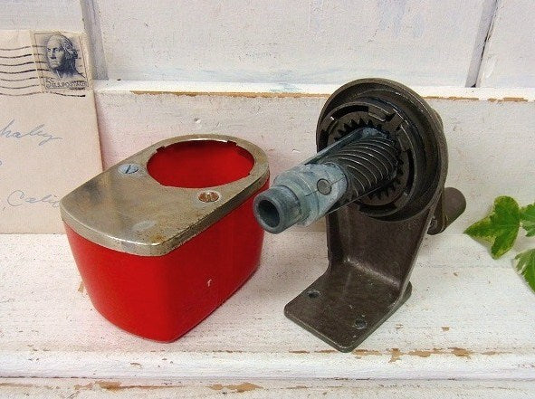 【Apsco】STAR・赤色の小さなアンティーク・ペンシルシャープナー/鉛筆削り USA