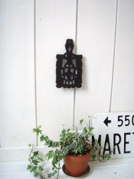 アイアン製のアンティーク・鍋しき/トリベット　USA