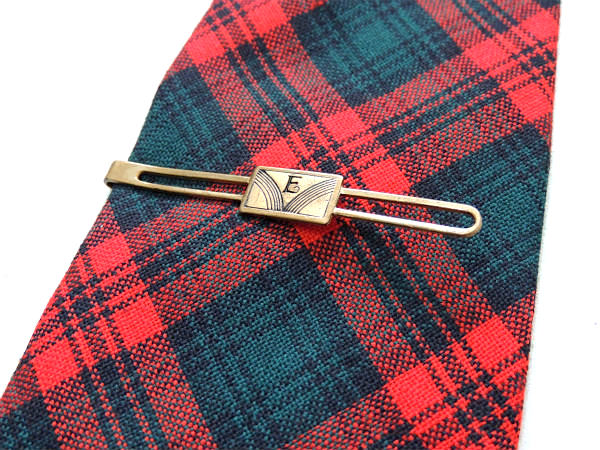 【アールデコ】アンティーク・E・イニシャルモチーフ&カットデザインのお洒落なタイピン