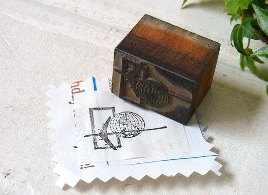 地球 飛行機 スペーシー 木製 メタル製 小さな ヴィンテージ スタンプ USA