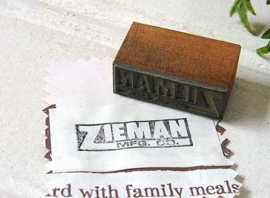 【ZIEMAN/トレーラー/自動車関連】木製×メタル製・小さなヴィンテージ・スタンプ/USA/工業系