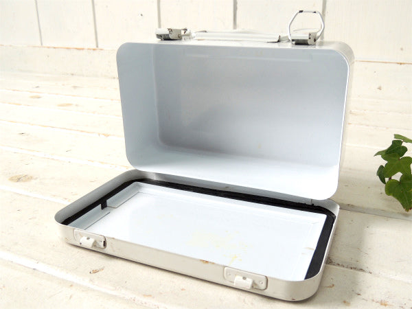 【Dresser Titan】オクラホマ州・メタル製・白色・ヴィンテージ・救急箱/ファーストエイド