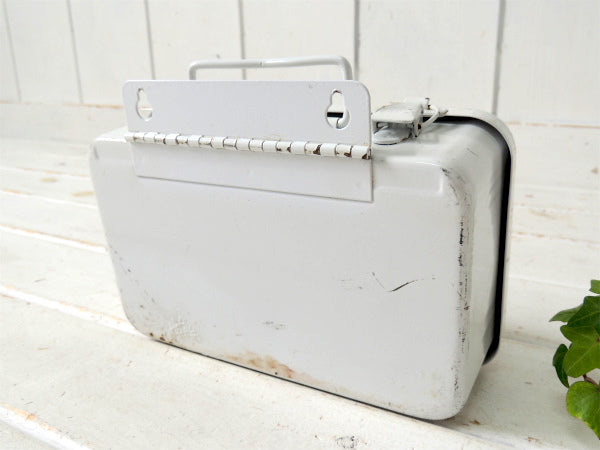 【Dresser Titan】オクラホマ州・メタル製・白色・ヴィンテージ・救急箱/ファーストエイド