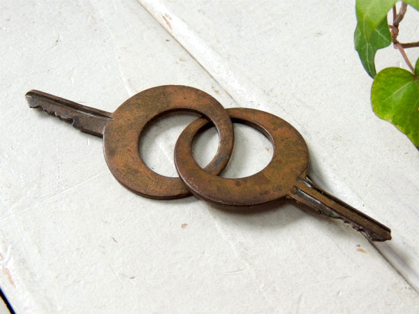 【ダブル】デザイン・お洒落なアンティーク・真鍮製・鍵・キー