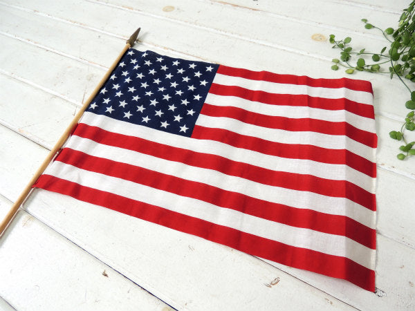 【US・50州】木製ポール付き・ヴィンテージ・星条旗・アメリカンフラッグ/国旗・店舗ディスプレイ