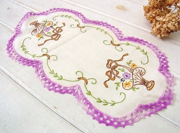 フラワーバスケット柄・デッドストック・クロッシェレース・アンティーク・刺繍ドイリー USA