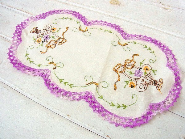 フラワーバスケット柄・デッドストック・クロッシェレース・アンティーク・刺繍ドイリー USA