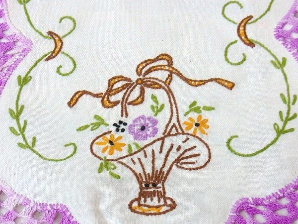 フラワーバスケット柄・デッドストック・クロッシェレース・アンティーク・刺繍ドイリー USA