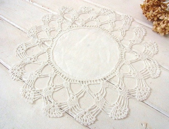 アメリカ製!デッドストック未使用・白色のクロッシェレース・アンティーク・ドイリー/ハンドメイド