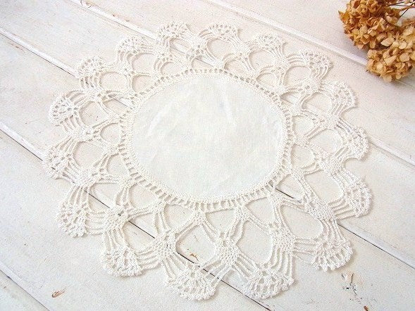 アメリカ製!デッドストック未使用・白色のクロッシェレース・アンティーク・ドイリー/ハンドメイド