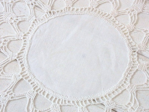 アメリカ製!デッドストック未使用・白色のクロッシェレース・アンティーク・ドイリー/ハンドメイド