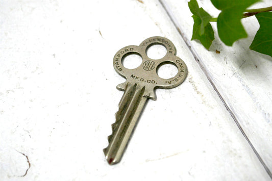 452 YALE&TOWNE 三つ穴・アンティーク USA スタンフォード・Key・キー・鍵
