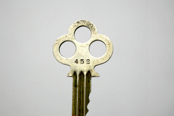 452 YALE&TOWNE 三つ穴・アンティーク USA スタンフォード・Key・キー・鍵