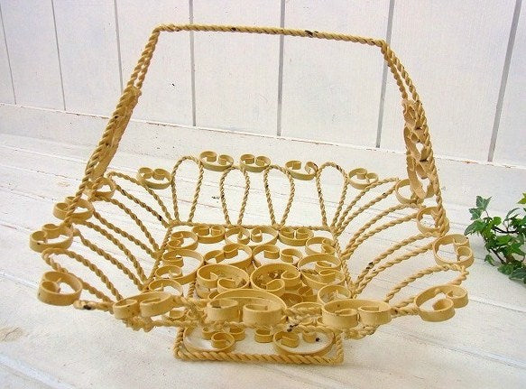 クリームトーン・脚付き・アイアン製・アンティーク・バスケット・フルーツバスケット・店内装飾