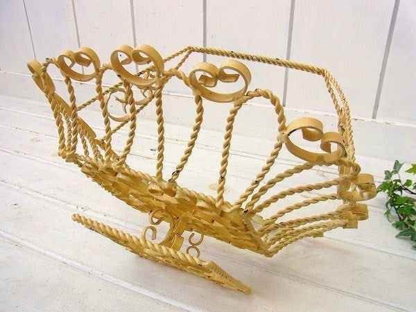 クリームトーン・脚付き・アイアン製・アンティーク・バスケット・フルーツバスケット・店内装飾