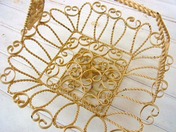 クリームトーン・脚付き・アイアン製・アンティーク・バスケット・フルーツバスケット・店内装飾