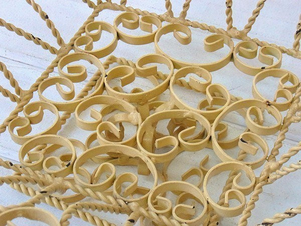 クリームトーン・脚付き・アイアン製・アンティーク・バスケット・フルーツバスケット・店内装飾