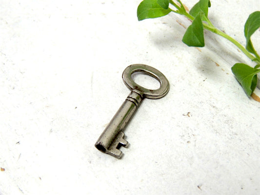 【フランス・パリ】蚤の市・小さなオールド・アンティーク・キー・古鍵