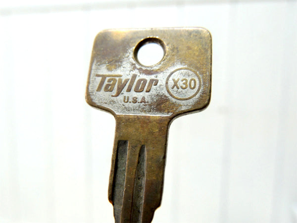 【VOLVO・ボルボ】Taylor・ヴィンテージ・自動車キー・Key・USA・車鍵・モーター系
