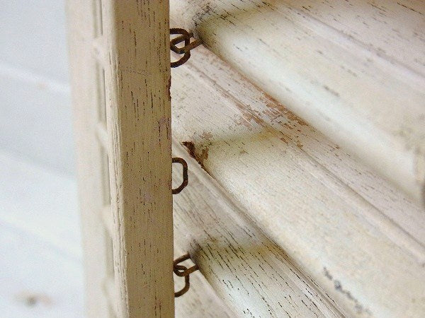 アイボリー色のシャビーな木製アンティーク・ルーバー/ヴォレー/シャッター/建具　USA