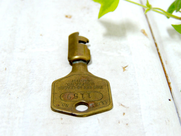 【SUPRA PRODUCTS INC】お洒落な形の真鍮製・ヴィンテージ・鍵・キー