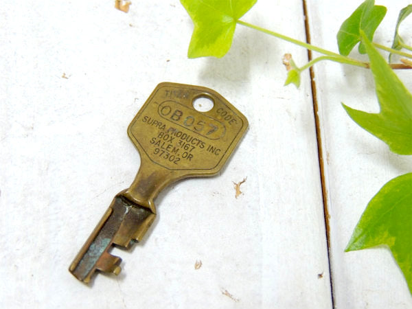 【SUPRA PRODUCTS INC】お洒落な形の真鍮製・ヴィンテージ・鍵・キー