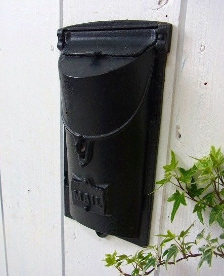 黒色のキャストアイアン製・アンティーク・メールボックス/郵便受け/ポスト　USA