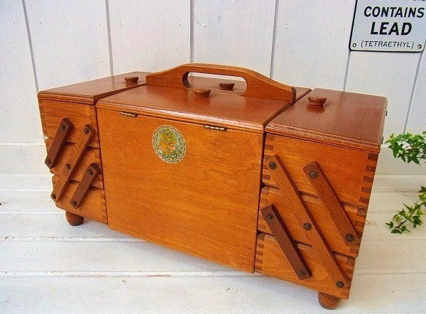 ルーマニア製・木製・脚付き・大きなアンティーク・ソーイングボックス/裁縫箱