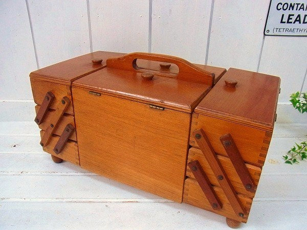 ルーマニア製・木製・脚付き・大きなアンティーク・ソーイングボックス/裁縫箱