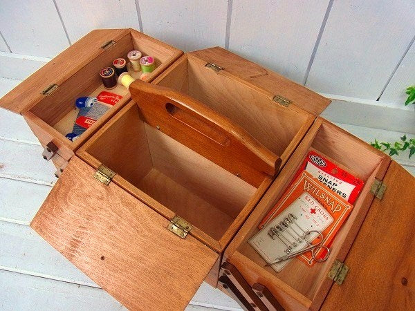 ルーマニア製・木製・脚付き・大きなアンティーク・ソーイングボックス/裁縫箱