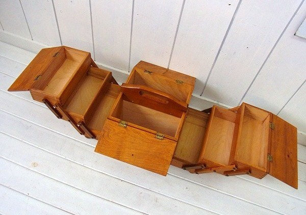 ルーマニア製・木製・脚付き・大きなアンティーク・ソーイングボックス/裁縫箱