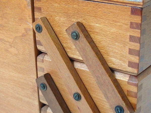 ルーマニア製・木製・脚付き・大きなアンティーク・ソーイングボックス/裁縫箱