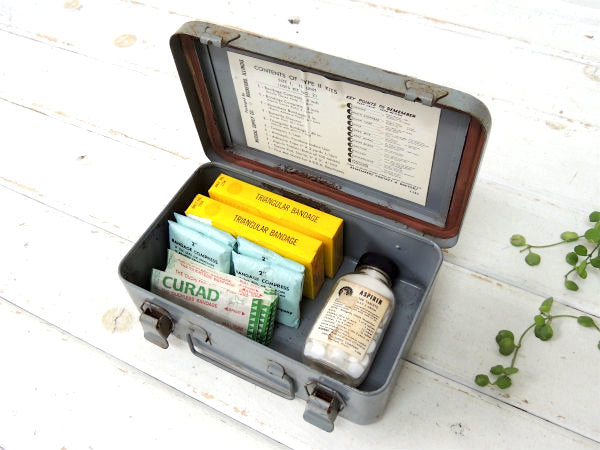 【1960's・FIRST AID KIT】ファーストエイドキット・ヴィンテージ・救急箱・壁掛け式