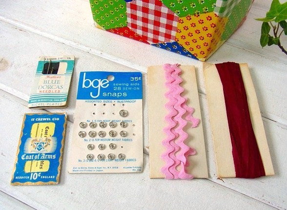 アメリカ製!カラフルなパッチワーク柄・厚紙製・2段式・ヴィンテージ・ソーイングボックス/裁縫箱