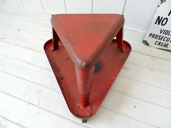 インダストリアル トライアングル　三角形  TOOL STOOL アメリカンビンテージ アメ車 ガレージ スツール US カスタムカー