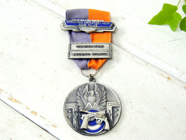 【1966/GUN CLUB】ピストル2丁&イーグルモチーフ・勲章バッジ・ビンテージ・メダル