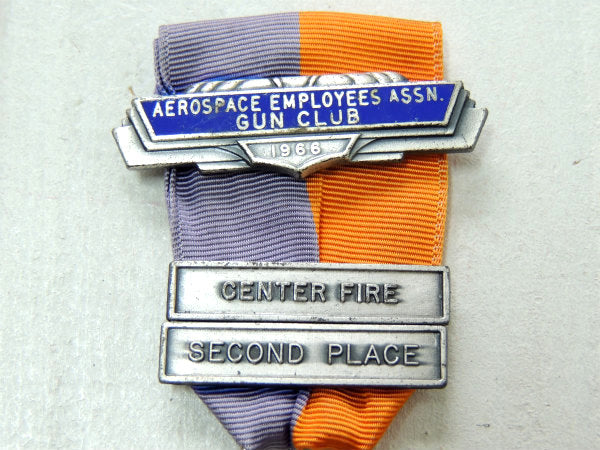 【1966/GUN CLUB】ピストル2丁&イーグルモチーフ・勲章バッジ・ビンテージ・メダル