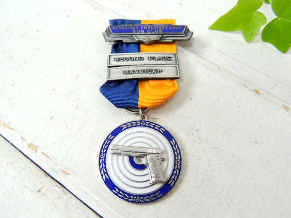 1966’s 拳銃 GUN CLUB ピストル ヴィンテージ  ファッション アクセサリー 鉄砲モチーフ　勲章バッジ　ビンテージ　メダル　
