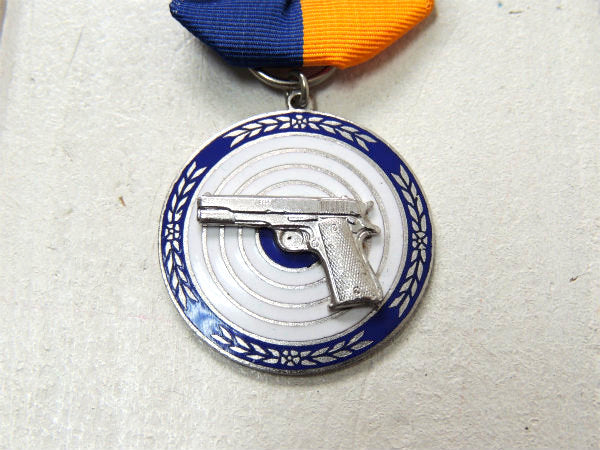 1966’s 拳銃 GUN CLUB ピストル ヴィンテージ  ファッション アクセサリー 鉄砲モチーフ　勲章バッジ　ビンテージ　メダル　