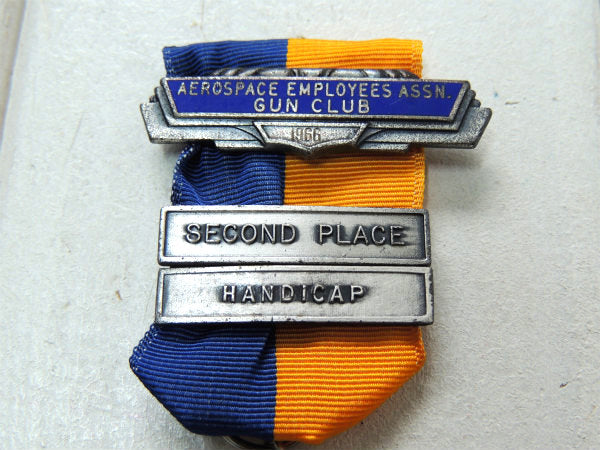 1966’s 拳銃 GUN CLUB ピストル ヴィンテージ  ファッション アクセサリー 鉄砲モチーフ　勲章バッジ　ビンテージ　メダル　